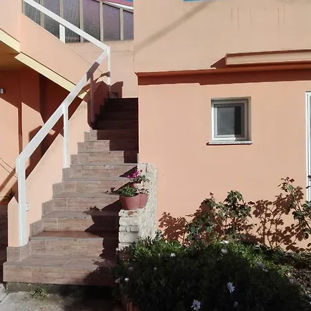 Casa Mandicosu بيت للعطل Lunamatrona